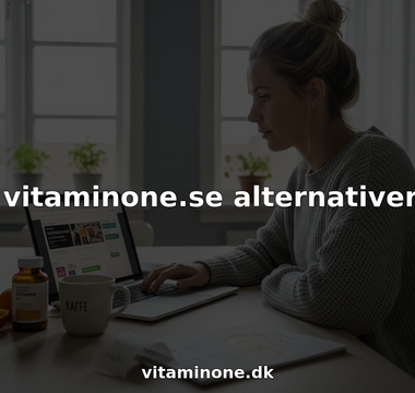 En kvinde sidder ved køkkenbordet og undersøger forskellige muligheder for vitamintilskud.